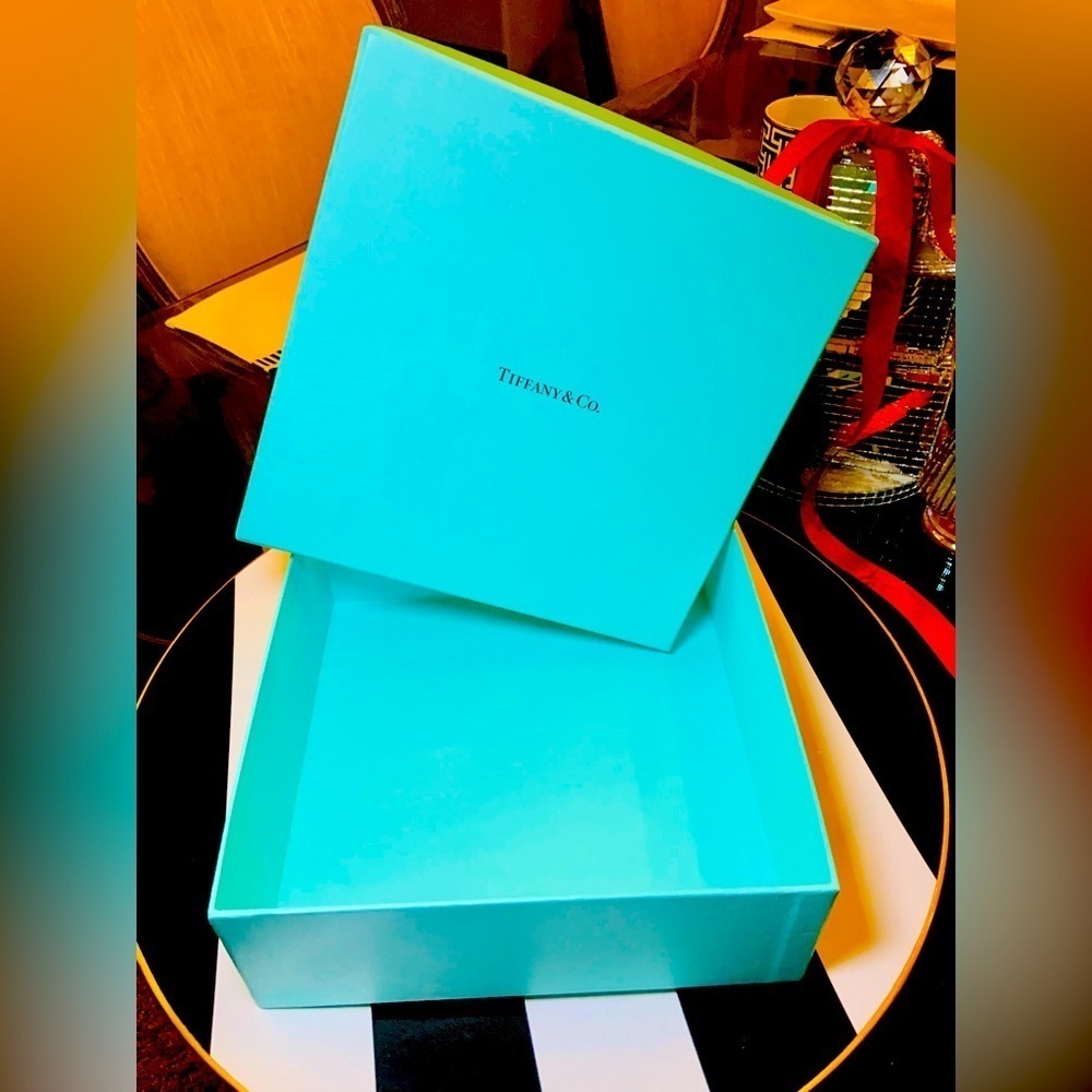 Tiffany Gift Box Signature Blue Color - Picture 1 of 3